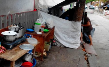 En los andenes del sector se instalaron cocinas y camas, y en el cana Bogotá se instaló una letrina.
Jean Javier García