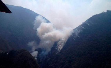 Así se ven las llamas en el sector Páramo Rico. Vanguardia Liberal