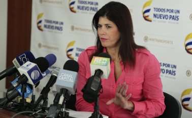 La ministra de transporte, Natalia Abello, aseguró que este mes quedará lista la reglamentación para las empresas de transporte de lujo. Archivo