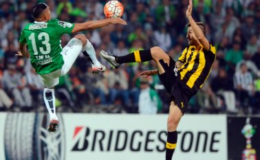 Los goles del campeón colombiano fueron marcados por Daniel Bocanegra y Marlos Moreno. AP