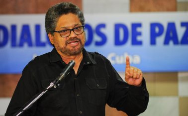 El mensaje agrega que el Gobierno cree poder manosear a las Farc. AFP