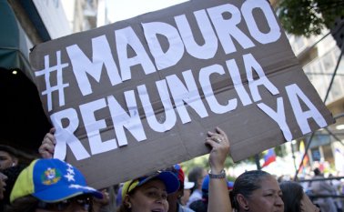 Partidarios de la oposición salieron a las calles de Caracas a exigir la salida del presidente Nicolás Maduro. AP