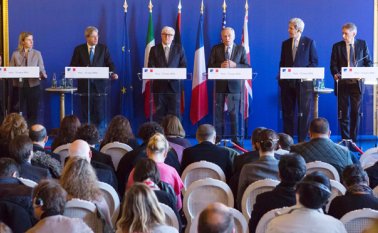 Diferentes secretarios de Estado de Europa y John Kerry, de Estados Unidos, insistieron en el respeto al alto el fuego para garantizar las negociaciones. AFP