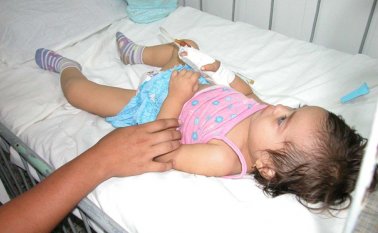 Los menores de cinco años son los principales afectados por la falta de servicios básicos, agua potable y acceso a alimentos. Archivo