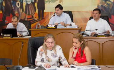 Minutos después de haber sido radicada la carta de renuncia por parte de Francisco Cortés, como candidato a personero, esta fue leída a la plenaria del Concejo de Cúcuta.  Luis Alfredo Estévez