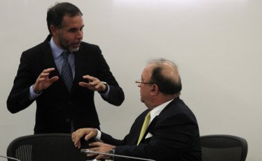 Para el senador, el programa tiene irregularidades que el Gobierno desconoce. Colprensa