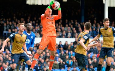 El arquero Ospina volvió a lucirse con el Arsenal. AFP