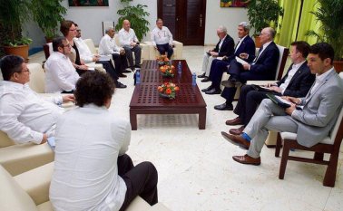 Esta es ina de las imágenes que se conocen de la reunión entre Kerry y las Farc. Suministrada