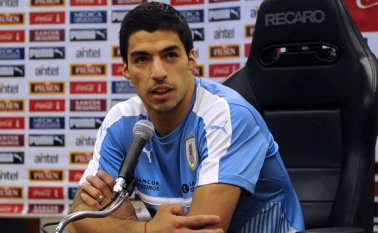 Luis Suárez reaparece tras la mordida a Giorgio Chiellini en el Mundial 2014. afp