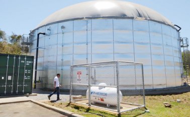Un biodogestor de 8.000 metros cúbicos en El Arreo matadero en Belén (Costa Rica), que se encargará de transformar residuos y restos orgánicos de un matadero en energía. AFP