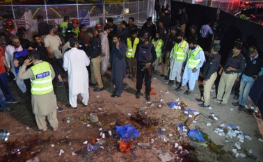 Había muchas personas en la zona debido a que los cristianos celebraban el domingo de Pascua y muchas familias estaban saliendo del parque al momento de la detonación. AFP