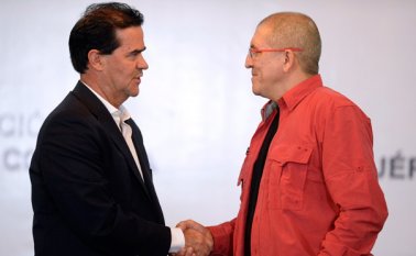 Los negociadores en el proceso de paz: el jefe del gobierno de Colombia, Frank Pearl (izquierda) y el jefe de la delegación de la guerrilla del Eln, Antonio García.
AFP