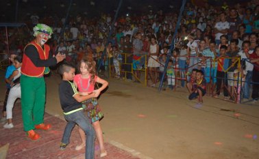 Los niños también tuvieron la oportunidad de mostrar sus dotes de bailarines en el escenario con ‘Buñuelito’, ‘Chistorete’, ‘Cascabelín’ y ‘Repollito’. Edinsson Figueroa