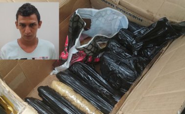 La marihuana se encontraba en una caja de cartón con 12 paquetes rectangulares forrados en plástico. Policía Nacional