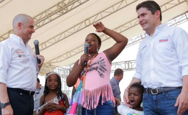 También se suscribió el documento para el inicio de las obras para la segunda etapa del sistema de alcantarillado de la urbanización Mundo Feliz y el barrio Petronitas. Vicepresidencia