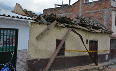 El techo de esta vivienda abandonada colapsó con los aguaceros de esta semana. Está ubicada en la carrera 2 con calle 6, sector Los Treces. Roberto Ospino