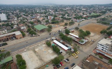 El paseo rojo y negro tiene un área total de 24 mil metros cuadrados de nuevos sardineles, nuevos pisos, encerramientos de todas las canchas de fútbol y mobiliario urbano e iluminación LED. Juan Pablo Bayona