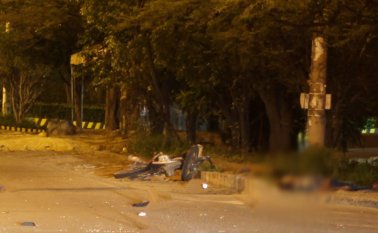 La víctima quedó cerca de la moto. La Opinión