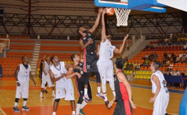 El conjunto de baloncesto Halcones Cúcuta tiene esta noche del lunes un duro rival por vencer, cuando enfrente a Búcaros de Santander por la quinta y sexta fecha de la Liga DirecTV de la División Profesional de Baloncesto. La Opinión