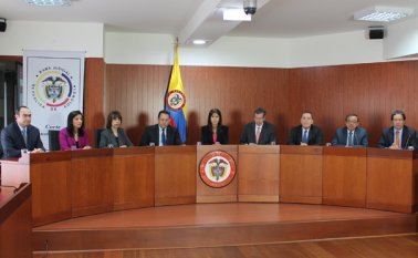 Según el artículo noveno del Acto Legislativo 02 de 2015 la reelección puede generar dificultades a la democracia. Colprensa