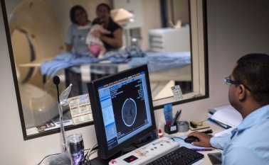 Viceministro de Salud anunció que aún se encuentran en estudio otros 15 casos. AFP