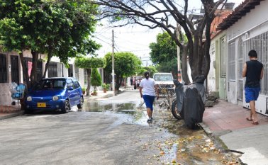En las calles y viviendas los vecinos de Prados del Este tienen miedo por la presencia permanente de bandas de atracadores. Edinsson Figueroa
