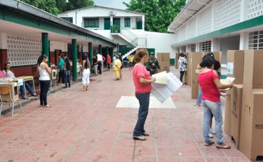 Aunque la organización electoral, el Gobierno y los organismos de control intentan hacerle cada vez un mayor frente a los diversos delitos electorales, todavía faltan más herramientas para combatir las mafias detrás de los votos. Archivo