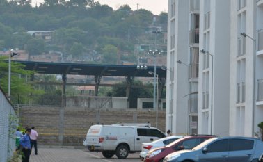 El hombre estaba haciendo trabajos de mantenimiento con equipos de aires acondicionados. Edinsson Figueroa