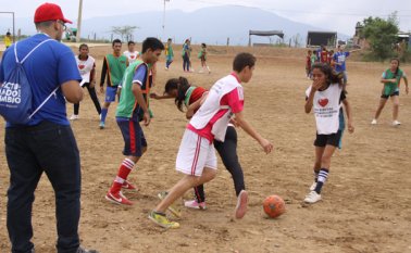 En la comuna 6 estuvieron presentes los estudiantes de la Universidad Simón Bolívar que desarrollaron un trabajo social con la comunidad. Obando