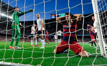 Este domingo, el Barça no pudo retomar la senda del triunfo en la Liga de España y sumó su tercera derrota. AFP