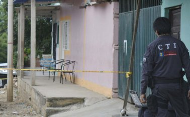 Fue trasladado por sus familiares a una clínica, donde finalmente murió.  Edinsson Figueroa