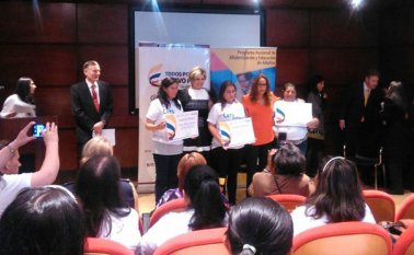 Mineducación entregó reconocimientos a 80 nuevos alfabetas. Suministrada