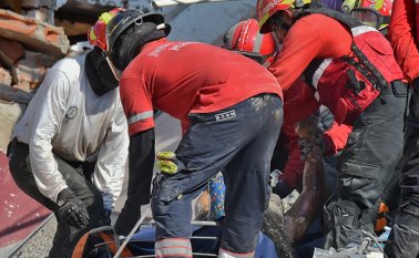 481 solicitudes de localización de colombianos se han hecho tras el terremoto en Ecuador. AFP