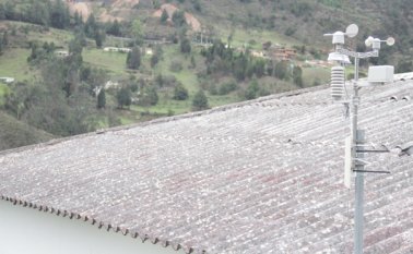 Los estudiantes de ciencias agrarias de la Universidad de Pamplona disponen de una estación meteorológica. Roberto Ospino