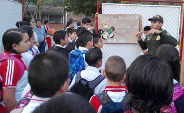 Con la campaña ‘Yo me cuido en la web. ¿Y tú?’, la Policía promueve la prevención en las escuelas. Cortesía