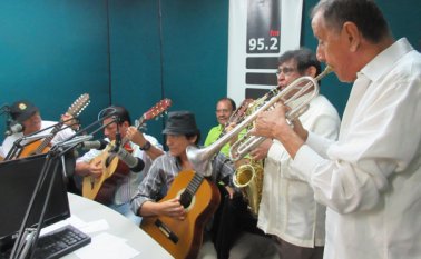 Todos los sábados el grupo de amigos y músicos graba su programa en la UFPS. Helena Sánchez