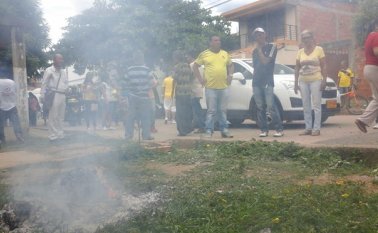 Aseguraron que estaban llegando vecinos de otros barrios a votar en Bellavista. Orlando Carvajal