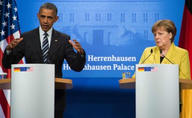 El presidente estadounidense inicia una visita de dos días con la esperanza de contrarrestar el escepticismo sobre un acuerdo comercial con Europa, en momentos en que el viejo continente se enfrenta a desafíos económicos y terrorismo. AFP