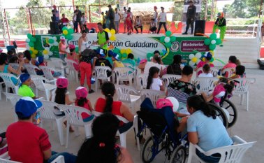 Hubo payasos, concursos, actos de magia, pintacaritas, globoflexia y un show canino. Policía Nacional