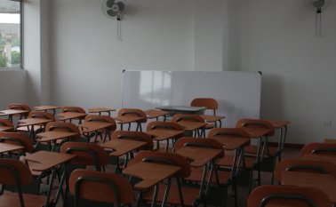 La infraestructura educativa y la estabilización de los maestros serían gestos positivos de paz. Archivo