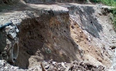 La vía de La Soberanía, en su paso por Toledo, resultó afectada en tres tramos con las lluvias de los últimos días. Cortesía