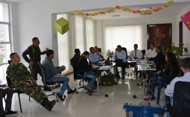 El alcalde Ronald Contreras y el comandante de Antinarcóticos, teniente coronel Jhon Chavarro, presidieron un Consejo de Seguridad. Roberto Ospino