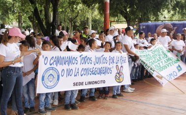 Delegaciones de las 25 veredas del corregimiento de Buena Esperanza marcharon ayer por la paz de Colombia y de sus parcelas. César Obando