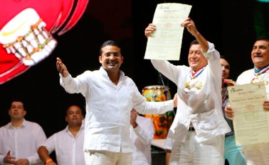 En el acto de inauguración del Festival Vallenato los hermanos Zuleta, Poncho y Emiliano, recibieron un emotivo homenaje. Colprensa