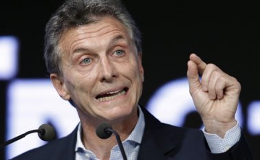 Buscan determinar si ha cometido irregularidades con dos empresas de ultramar. AP