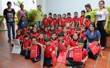 Los estudiantes recibieron obsequios por parte del periódico. Rodrigo Sandoval
