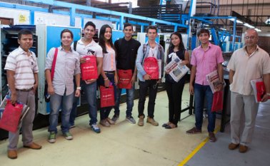 Los visitantes dialogaron con algunos trabajadores de la empresa. Juan Pablo Cohen