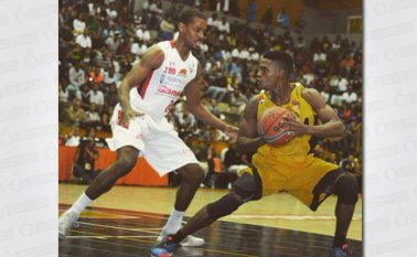 Este es el nuevo armador de Halcones de Cúcuta, Abrouse Acosta (der.), quien reemplaza al poste Jesús Martínez en lo que queda de la temporada basquetera de la Liga profesional de Colombia. Cortesía