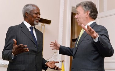 Santos y Uribe tienen posiciones opuestas sobre las negociaciones con las guerrillas. Internet