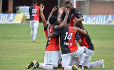 El Cúcuta Deportivo de la mano de José Lloreda y James Castro, continuó con paso firme en la Copa Colombia al derrotar ayer 3-1 al Alianza Petrolera, en el estadio General Santander. Edinsson Figueroa